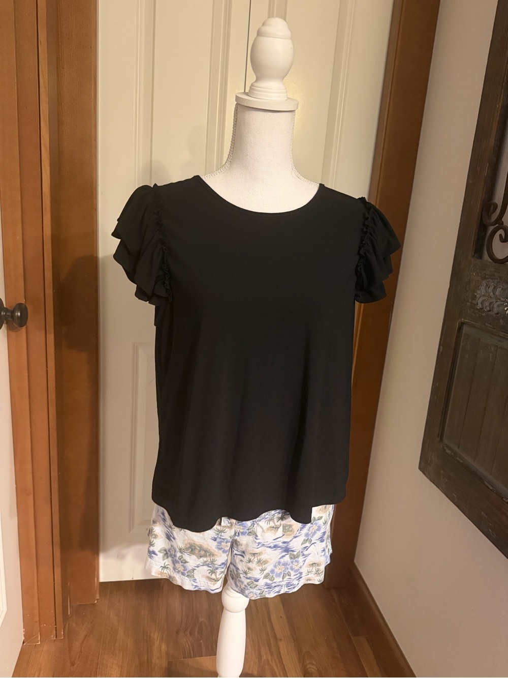 CeCe Black Ruffled Short Sleeve Tee